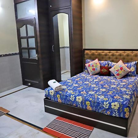 Hotel Traditional Inn Нью-Дели Экстерьер фото