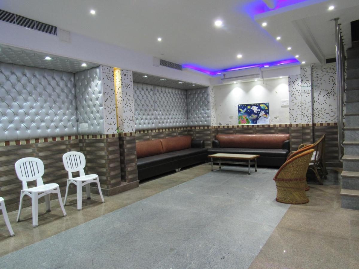 Hotel Traditional Inn Нью-Дели Экстерьер фото