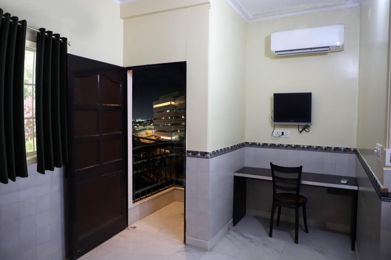 Hotel Traditional Inn Нью-Дели Экстерьер фото
