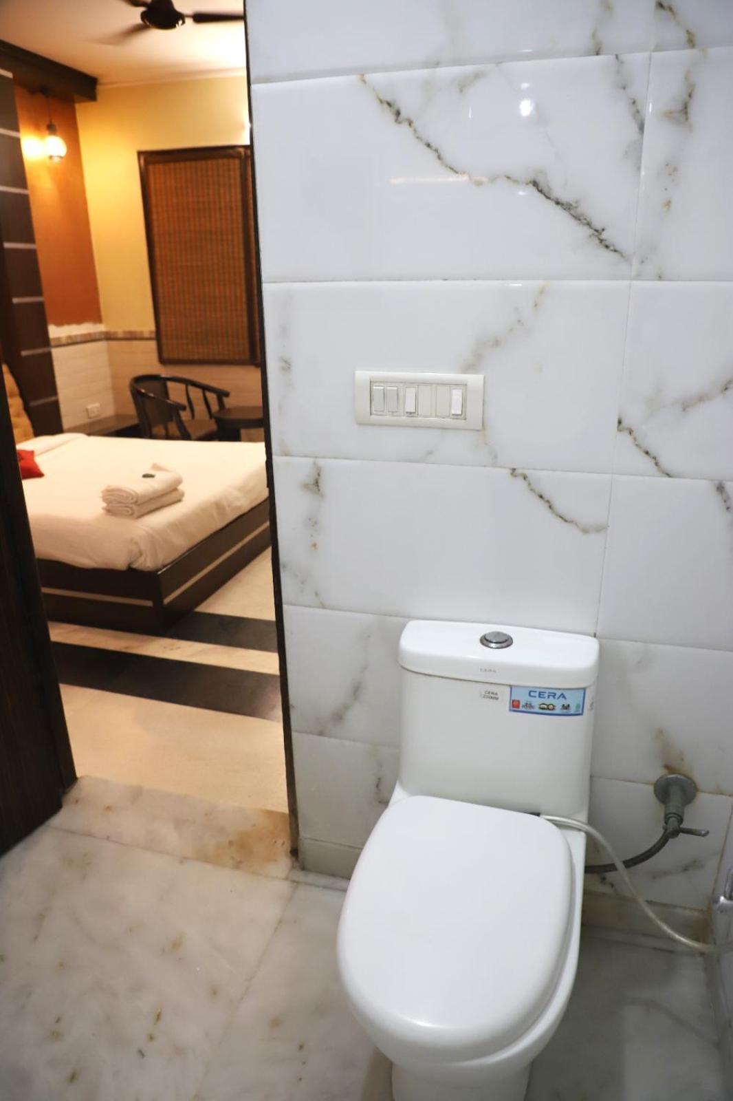 Hotel Traditional Inn Нью-Дели Экстерьер фото